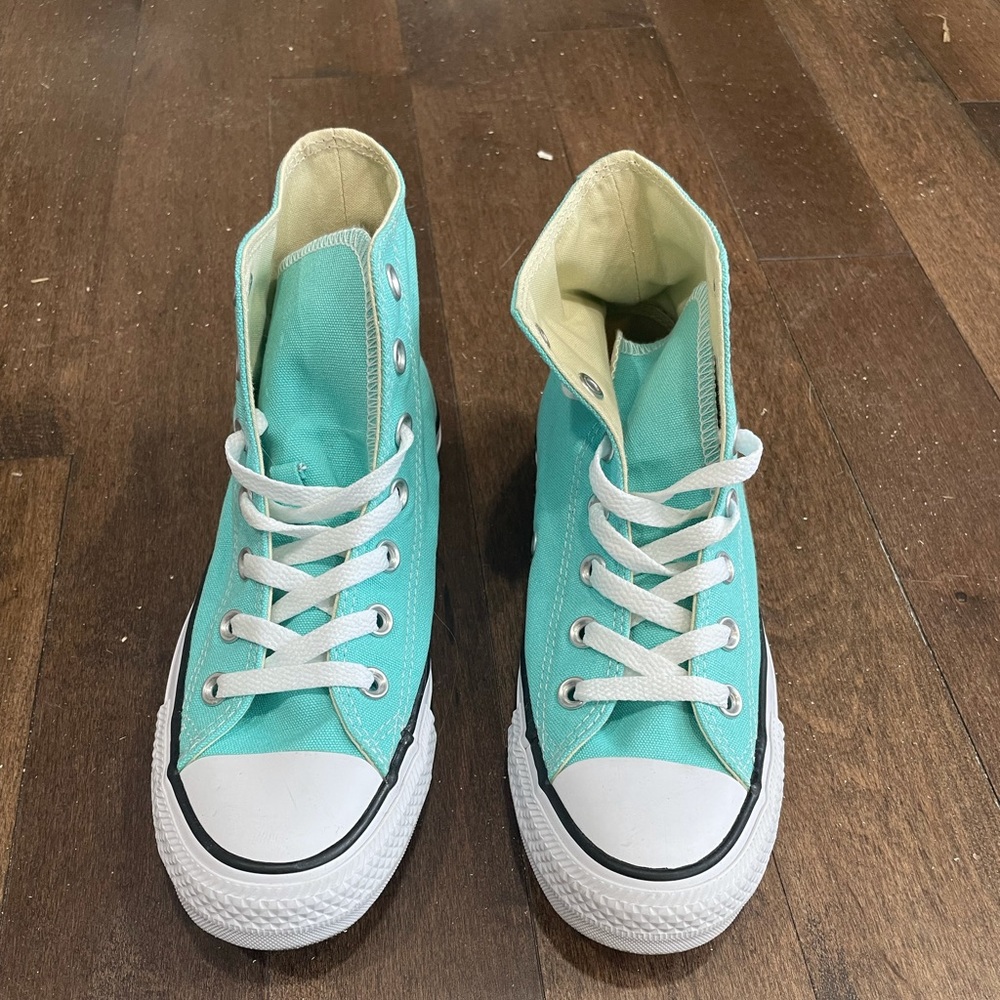 NEVER WORN teal converse